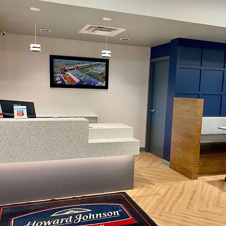 Howard Johnson By Wyndham Winnipeg West Esterno foto