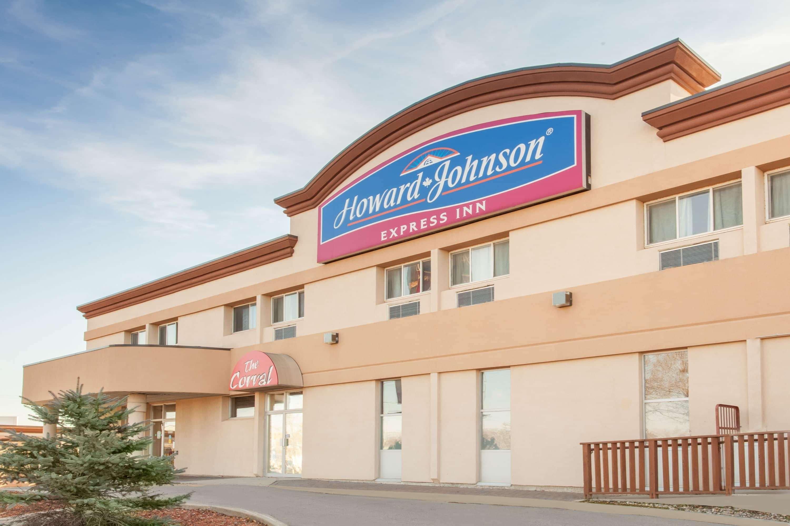 Howard Johnson By Wyndham Winnipeg West Esterno foto
