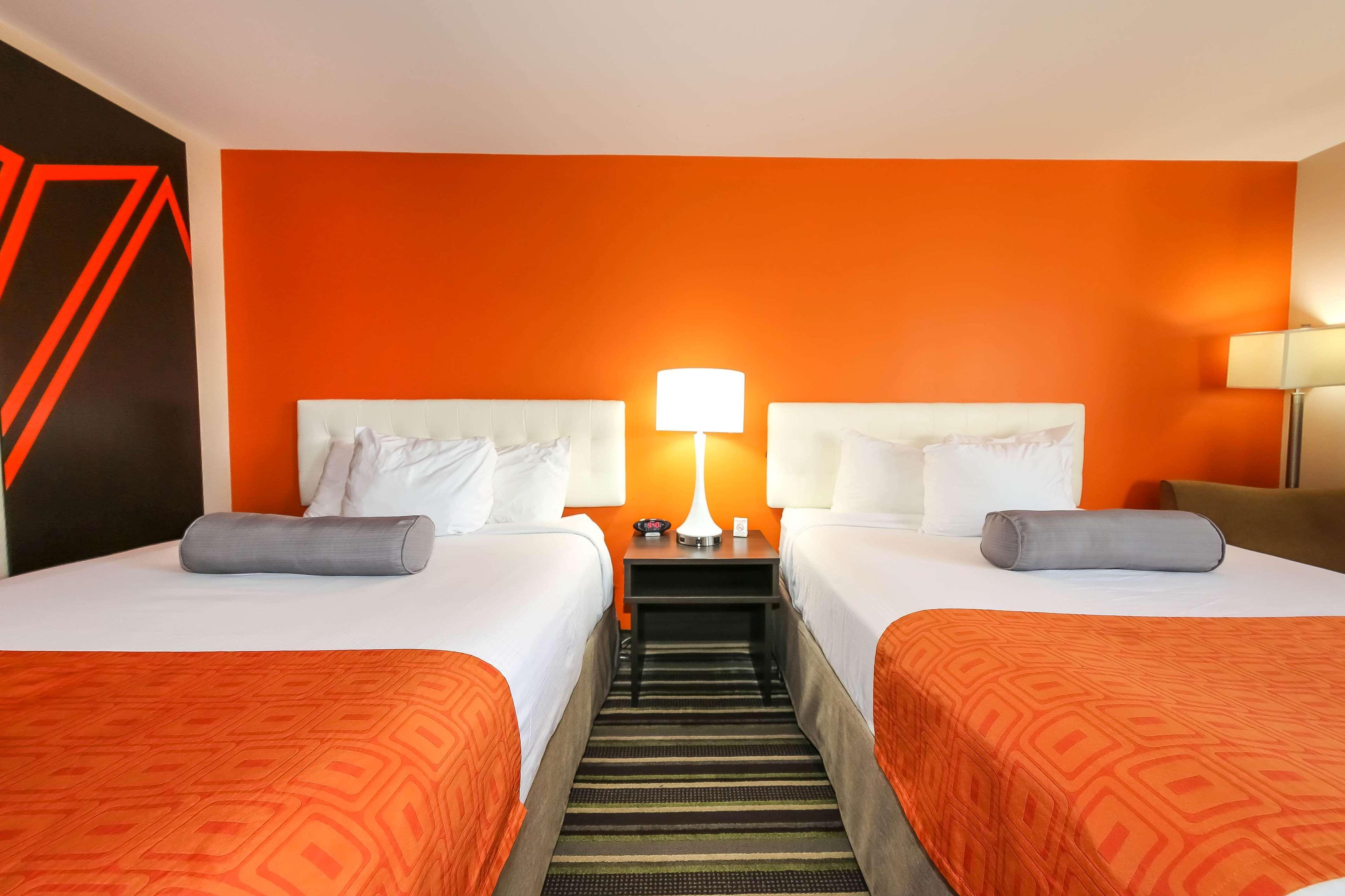 Howard Johnson By Wyndham Winnipeg West Esterno foto