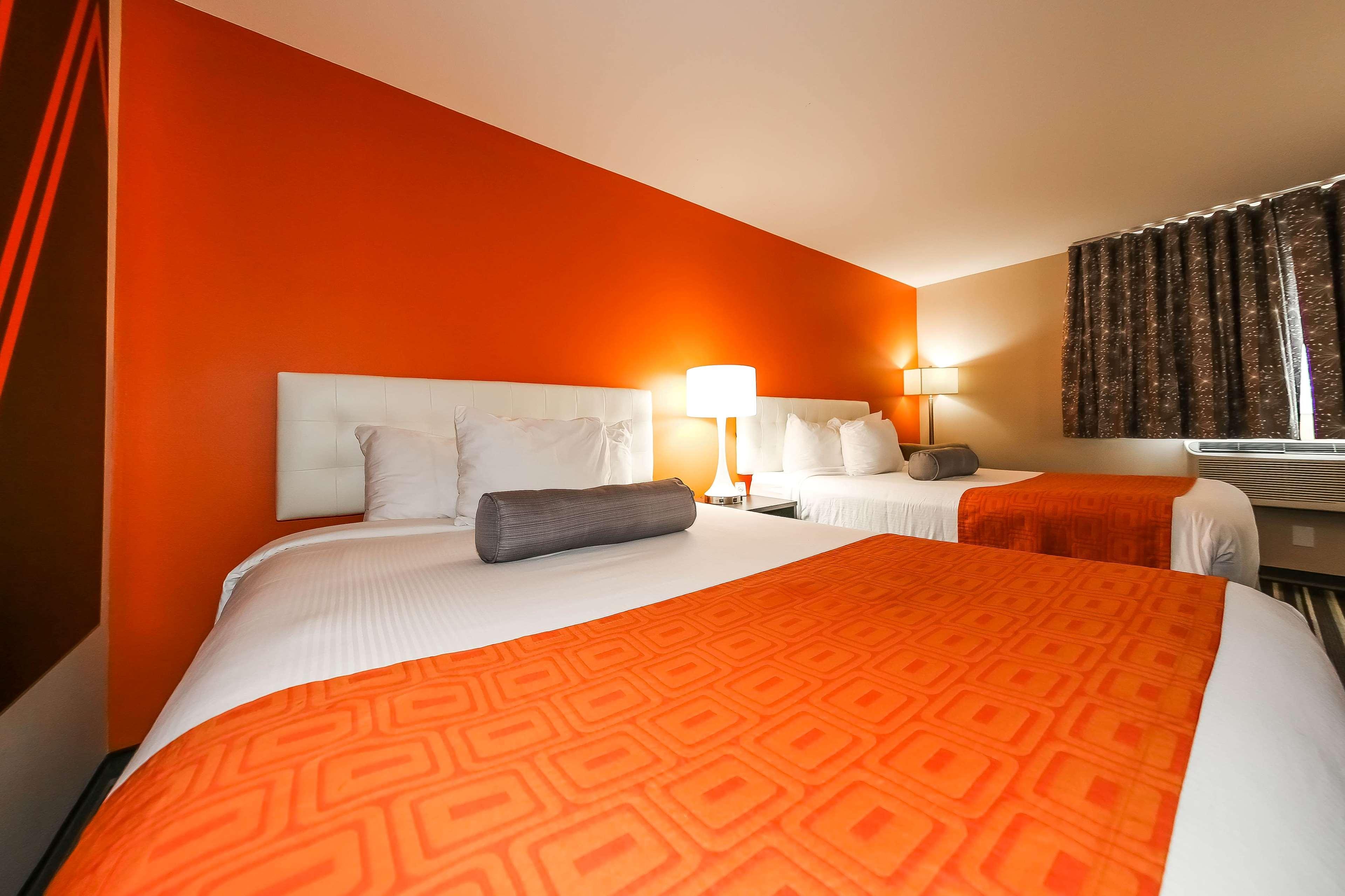 Howard Johnson By Wyndham Winnipeg West Esterno foto