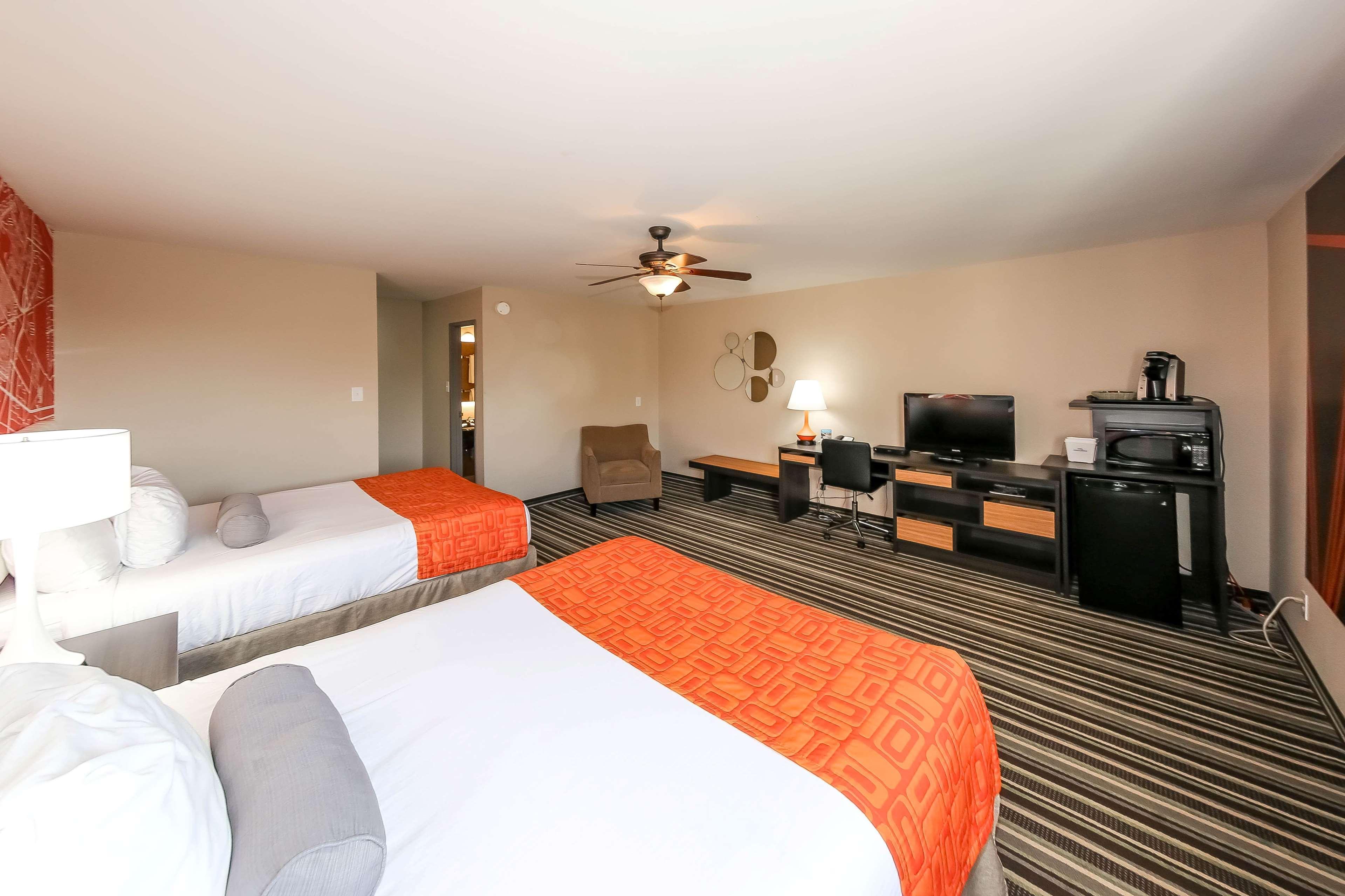Howard Johnson By Wyndham Winnipeg West Esterno foto