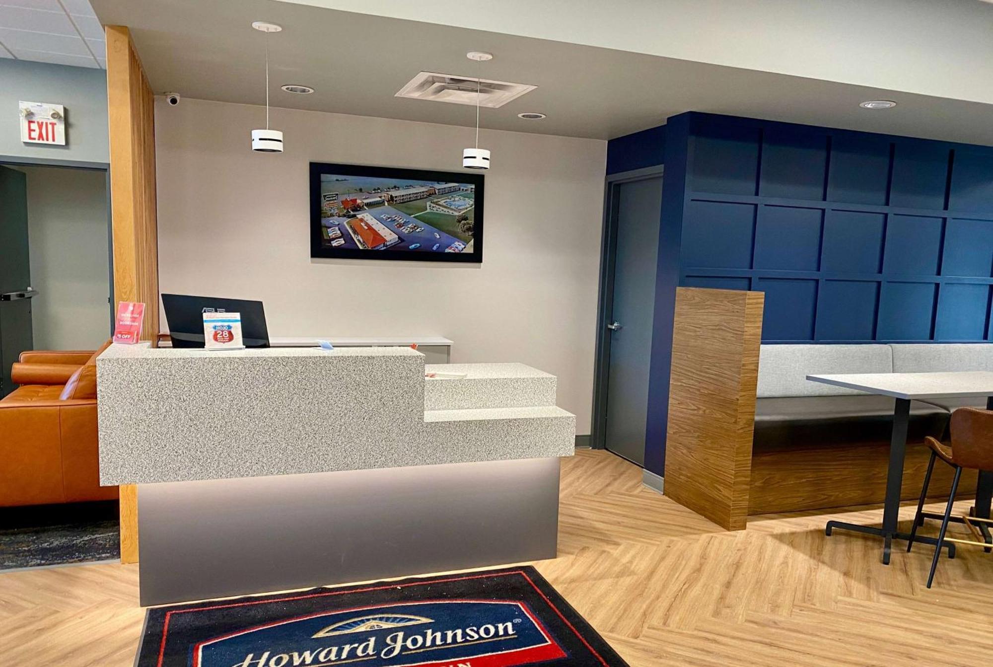Howard Johnson By Wyndham Winnipeg West Esterno foto