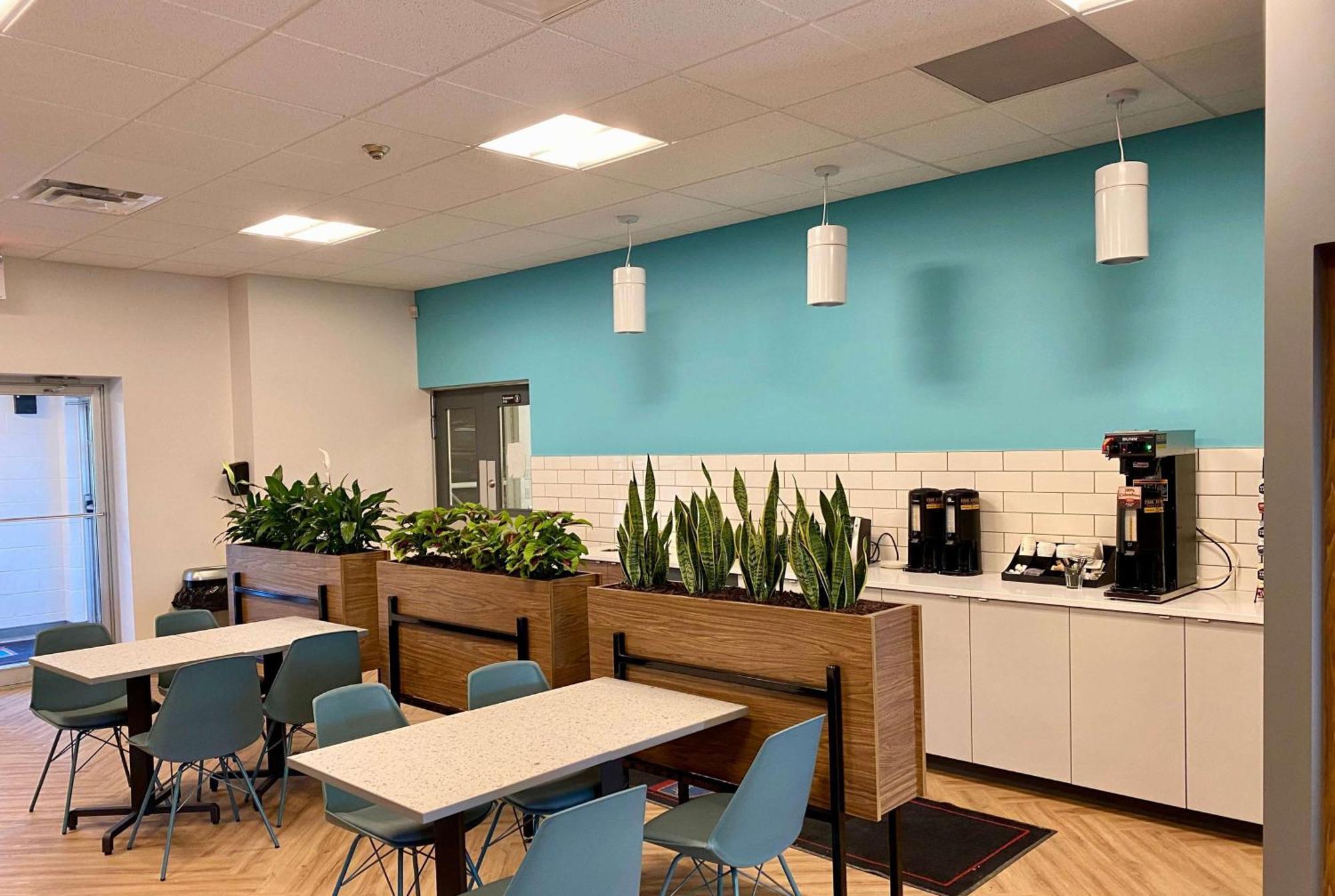 Howard Johnson By Wyndham Winnipeg West Esterno foto