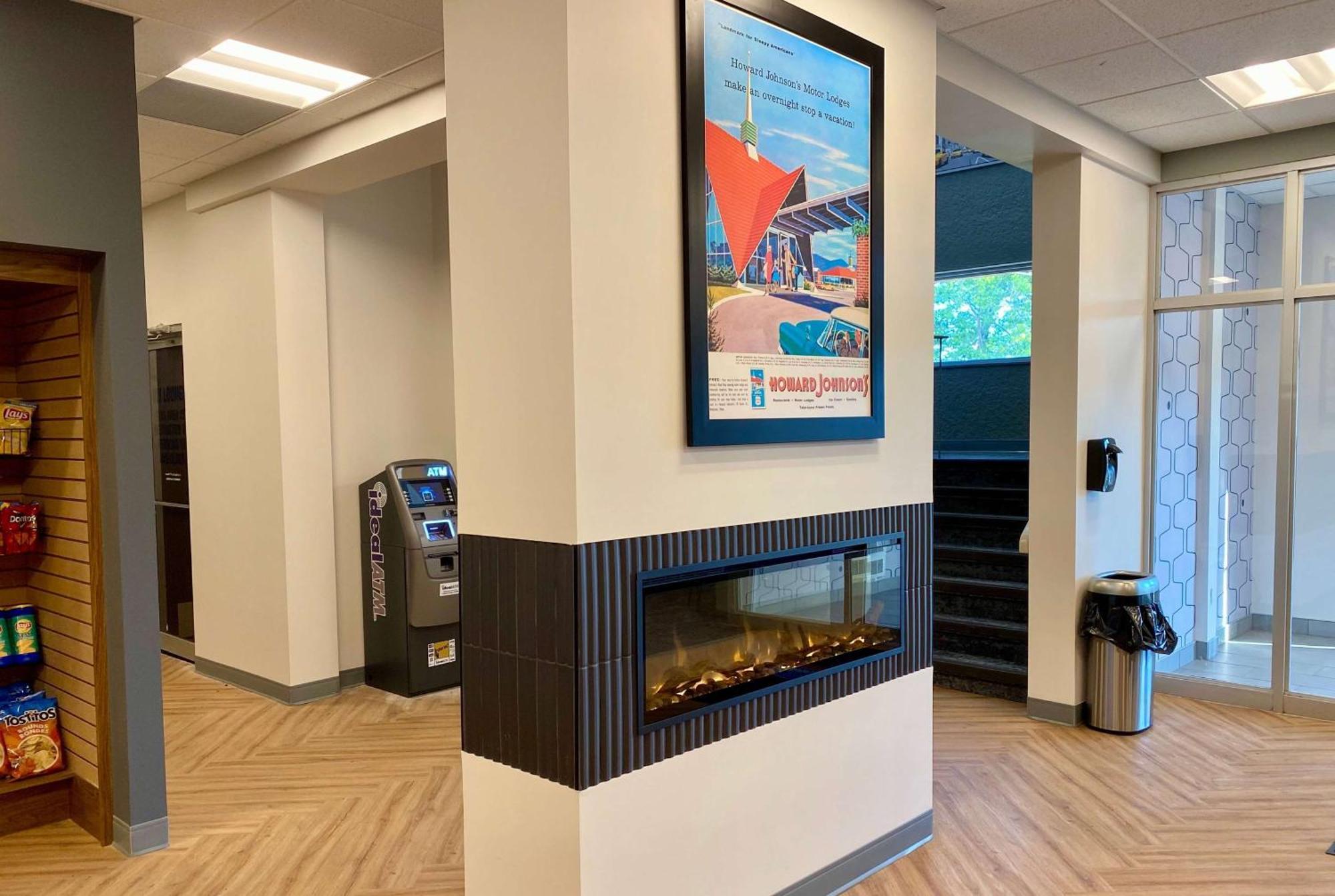Howard Johnson By Wyndham Winnipeg West Esterno foto