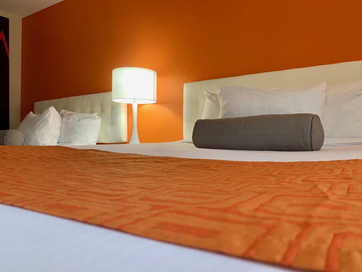 Howard Johnson By Wyndham Winnipeg West Esterno foto