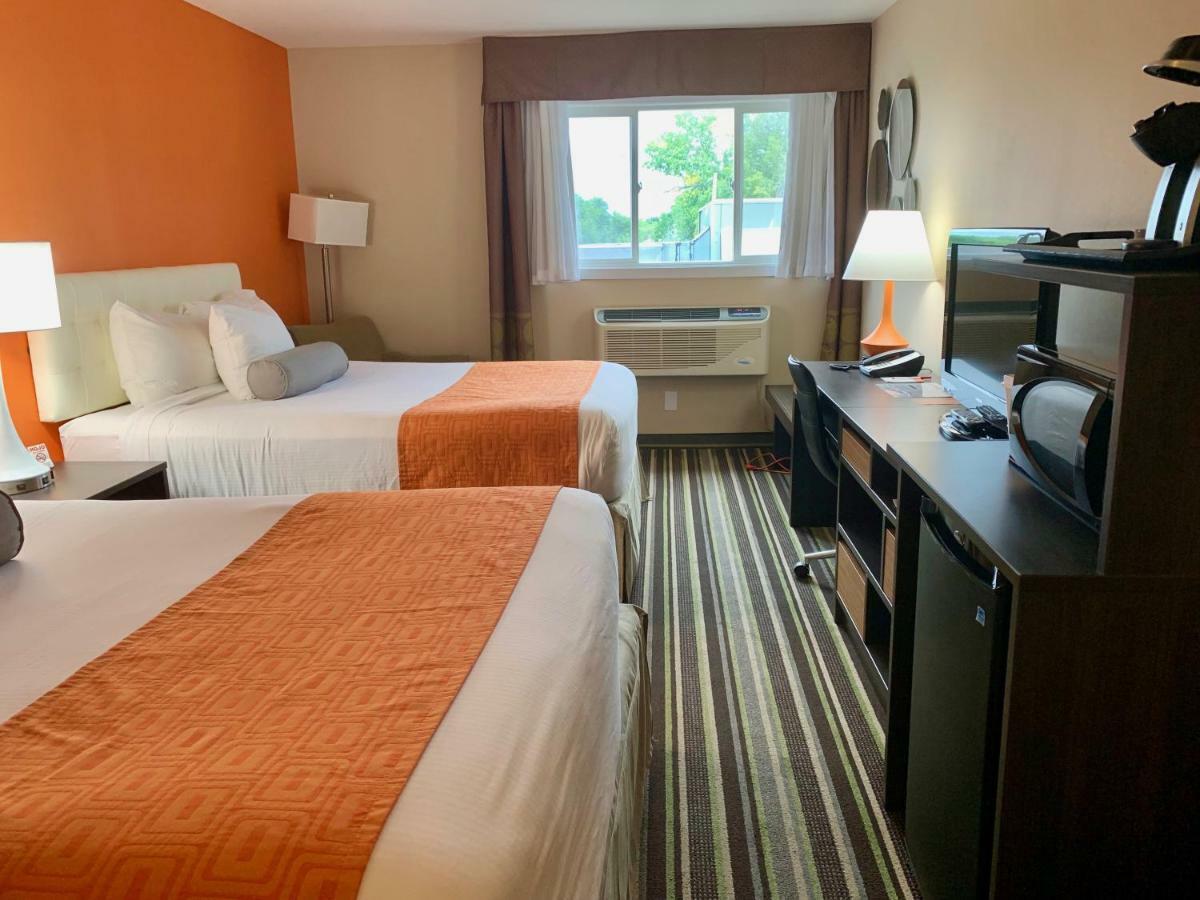 Howard Johnson By Wyndham Winnipeg West Esterno foto