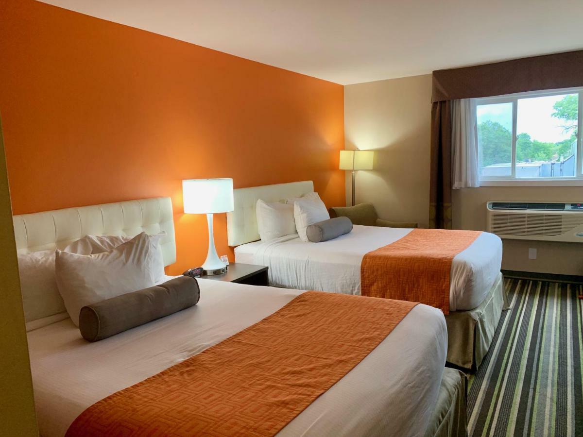 Howard Johnson By Wyndham Winnipeg West Esterno foto