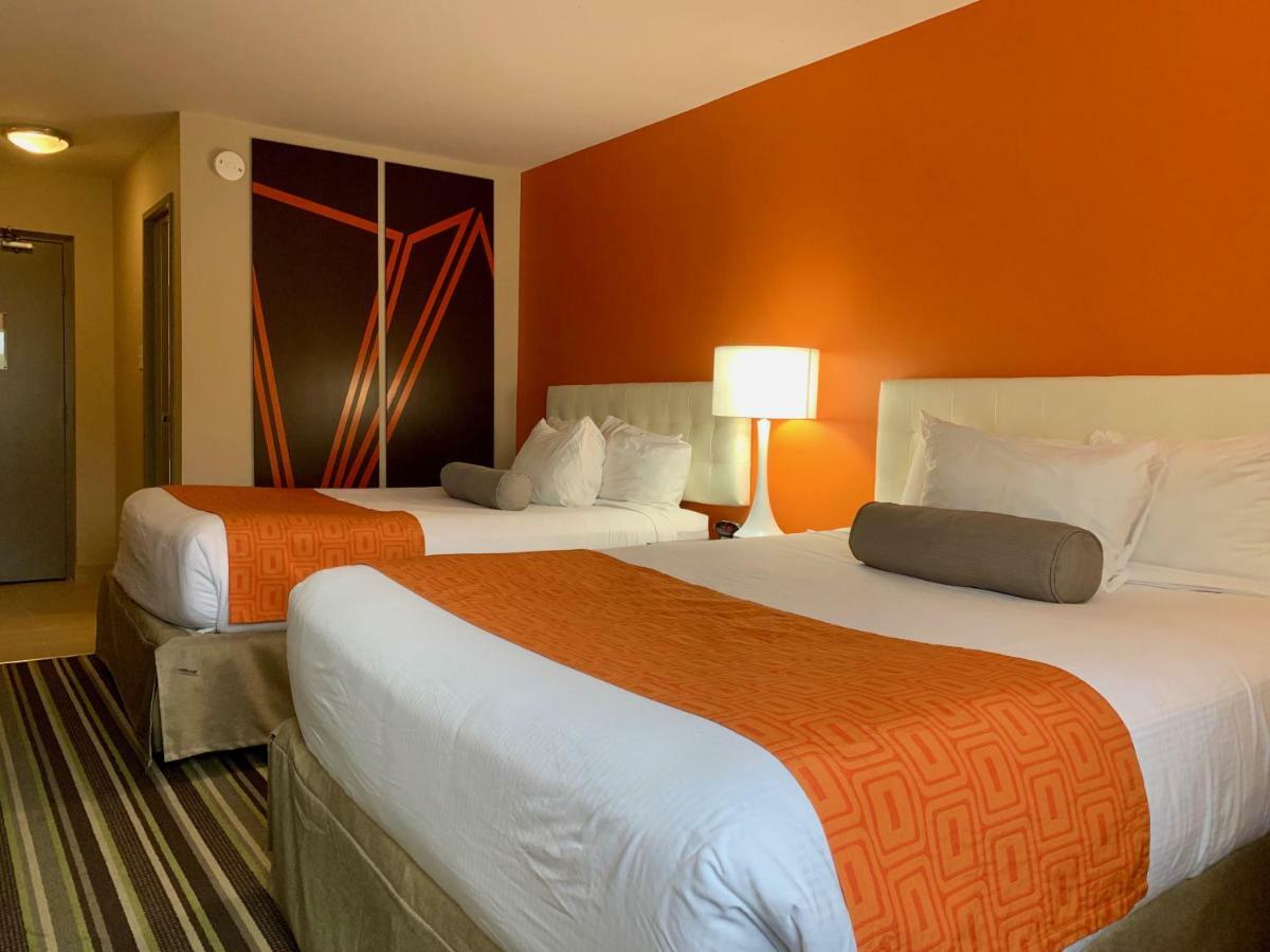 Howard Johnson By Wyndham Winnipeg West Esterno foto